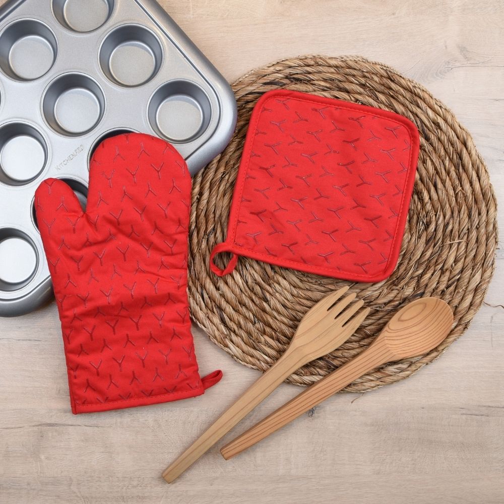 happy-kitchen-silicone-potholder-and-mitten-set-of-2-red_2.jpg
