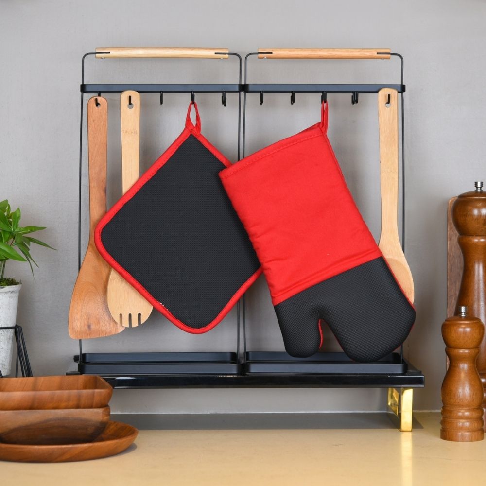 happy-kitchen-silicone-potholder-and-mitten-set-of-2-black-and-red_3.jpg