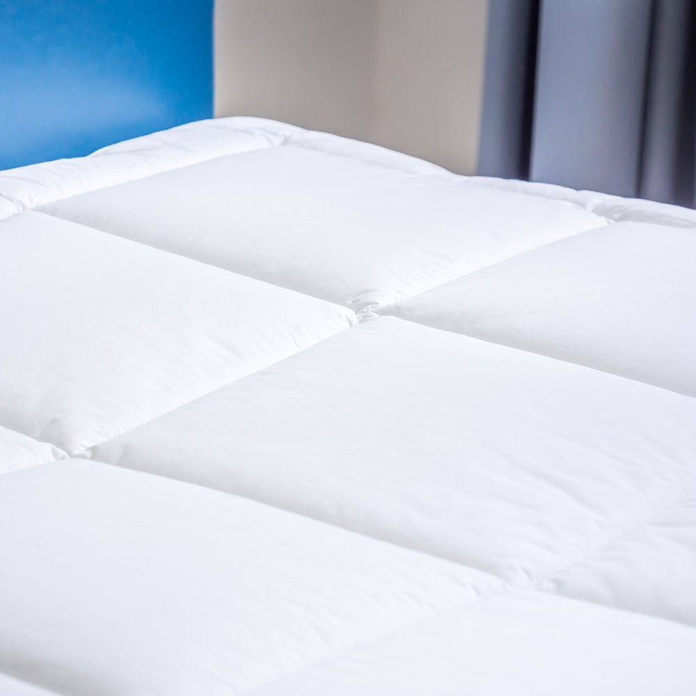 LIFESTYLE Mattress Topper White With Multiple Size Variations