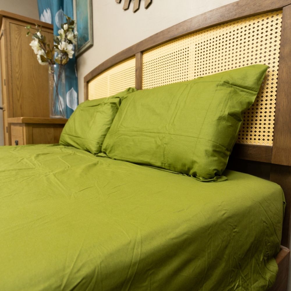 LINENS N' THINGS 3 Piece Set Bedsheet Cotton 300 Thread Count Olive Green With Multiple Size Variations